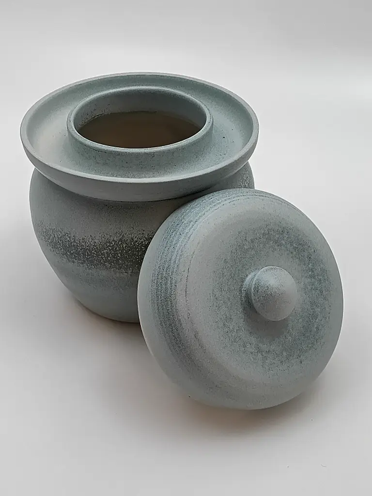 Syrningskruka 2l rund himmelsblå lock.webp