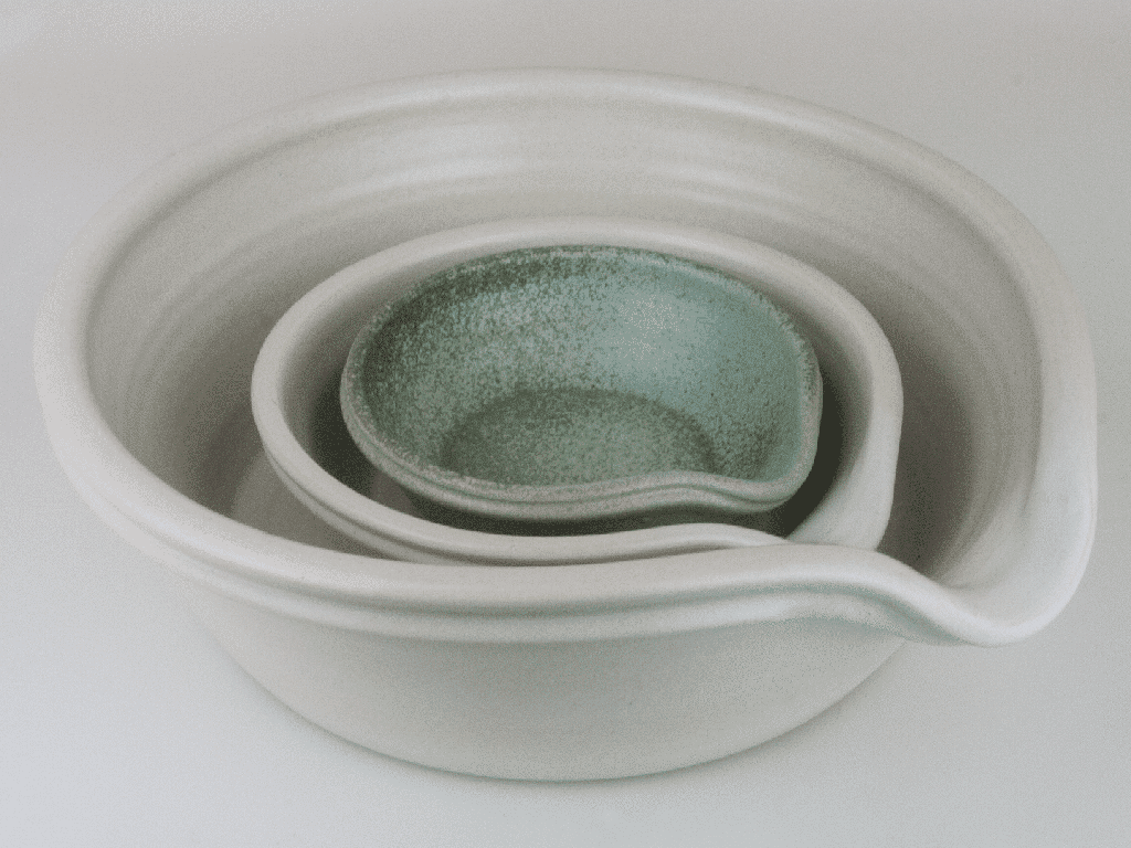 [KERskålVit21] Ceramic Bowl with pouring spout 21cm